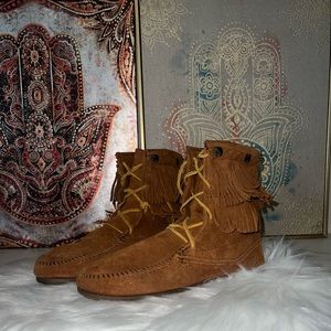 MINNETONKA TRAMPER BOOTIE Sz 8